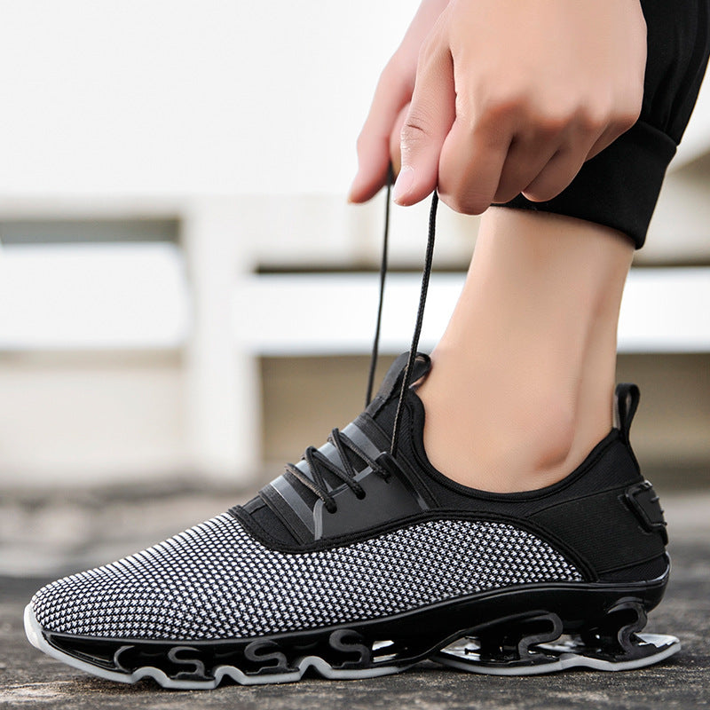 Breathable mesh running shoes